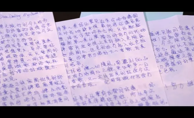 Angel賽前收到媽咪的打氣信，並晒出媽咪多年來為她手寫的心意卡。
