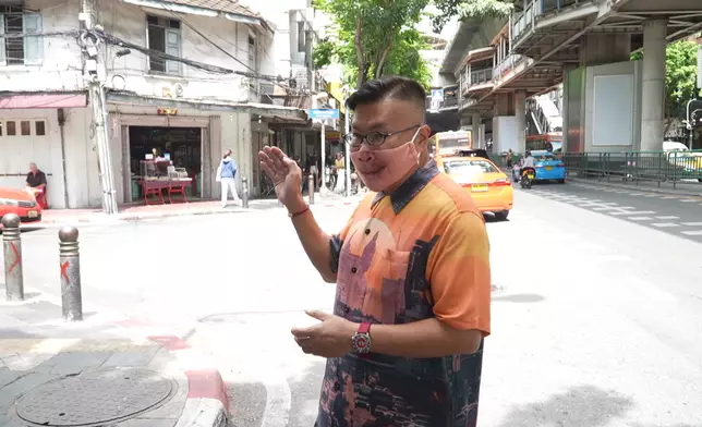 泰國市面已回復常態，胡慧冲話身後這間馳名河粉店已重開。