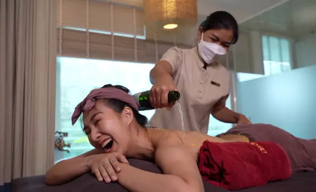 最後步驟淋上香檳便大功告成。