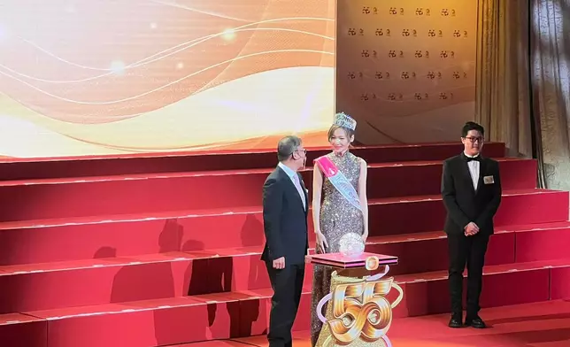 林鈺洧以本屆港姐冠軍身份出席「無線電視55周年台慶亮燈儀式暨記者會」。