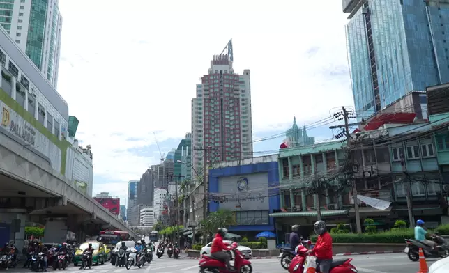 有曼谷女人街之稱的水門市場，疫情後重開，不久將有地鐵開通。