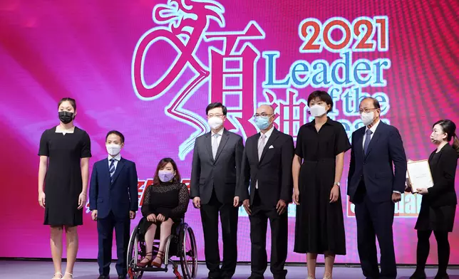 香港特別行政區行政長官李家超先生頒發獎項予東京 2020 奧運會中國香港代表隊及東京 2020 殘疾人奧運會中國香港代表隊。