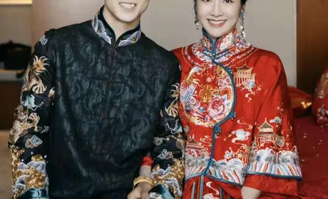 徐夢桃公開與老公王心迪的結婚照，甜到漏！