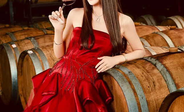 溫碧霞（Irene）推出自家品牌「Irenena」紅酒。