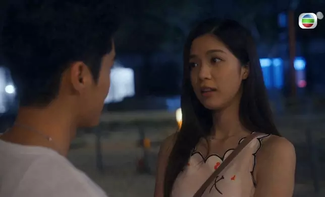 本身戶口已經冇乜錢剩嘅小美，聽到自然呆咗一呆。