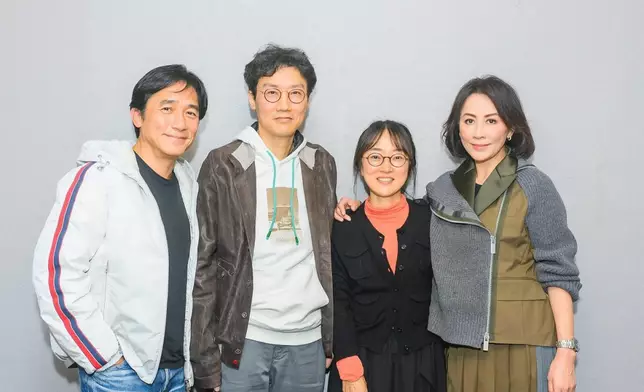 梁朝偉和劉家玲夫婦於釜山跟《魷魚遊戲》導演和監製會面（劉家玲Facebook圖片）