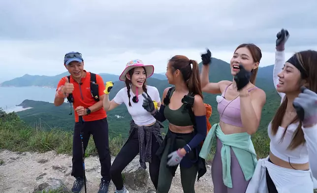 去到山頂嗰吓，大家都忍唔住好興奮。