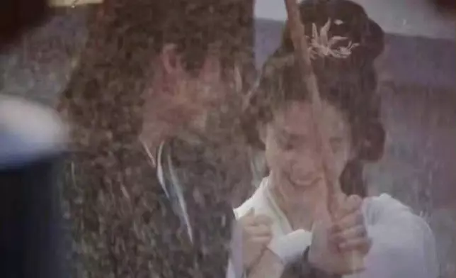 兩人微笑對視超甜蜜！