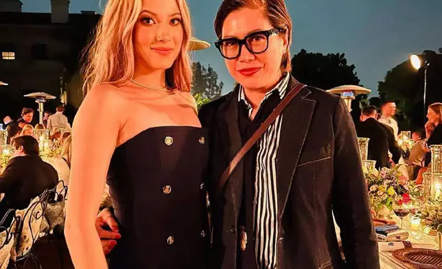 谷愛凌與金牌經理人Kim Chou（周優根）合照。