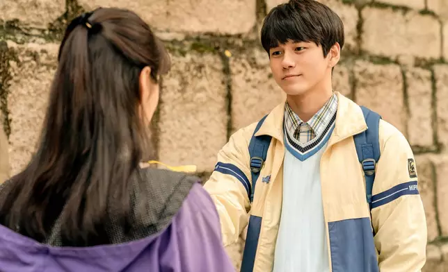 邕聖祐飾演女主角的初戀情人。