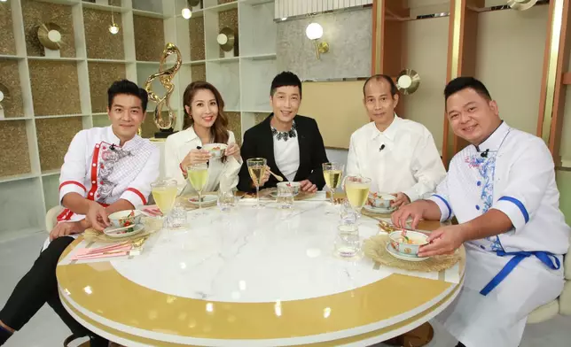 第三集：諾懿X保哥（熱葷）。 第三集「星廚」是諾懿（左）和保哥（右），「星級嘉賓」則是陳敏之和蘇民峰（右二）。