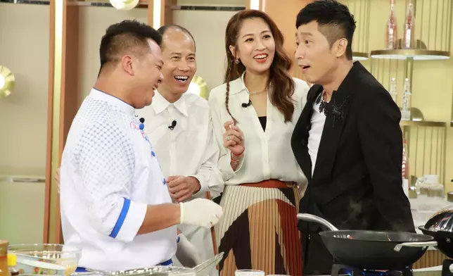 馬浚偉與《大廚出馬II》出身的保哥（左）老友鬼鬼，二人在節目中搞笑互窒。