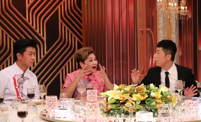 被馬浚偉問到跟從未合作過的鼎爺有否不和時，肥媽（左二）竟然咁回應喎......