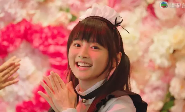 羅毓儀童顏+女僕Look，冇得輸啦。