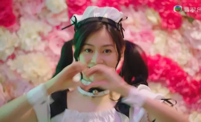 郭柏妍送你心心，問你冧唔冧。