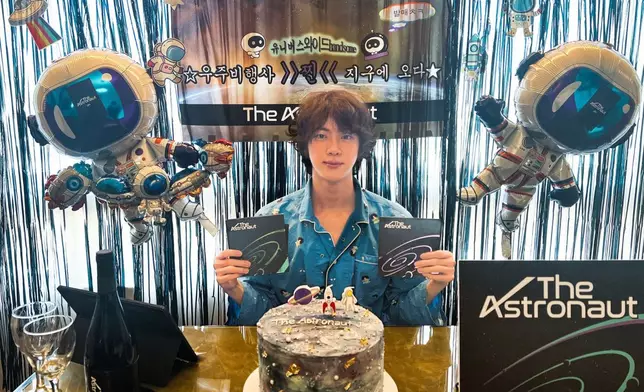 JIN在直播間談及入伍問題（網上圖片）