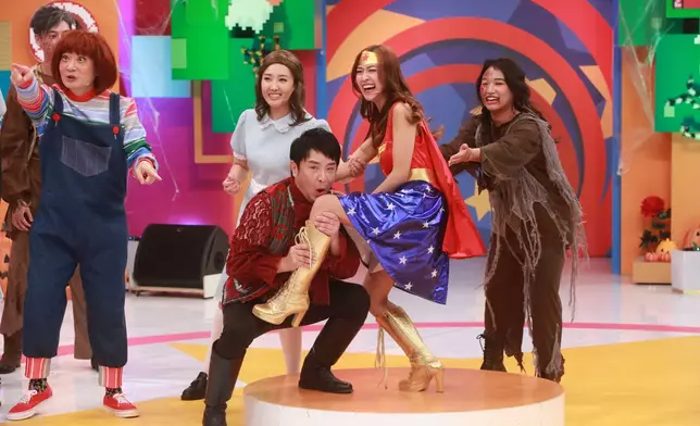 梁思浩同Juliana好有默契。