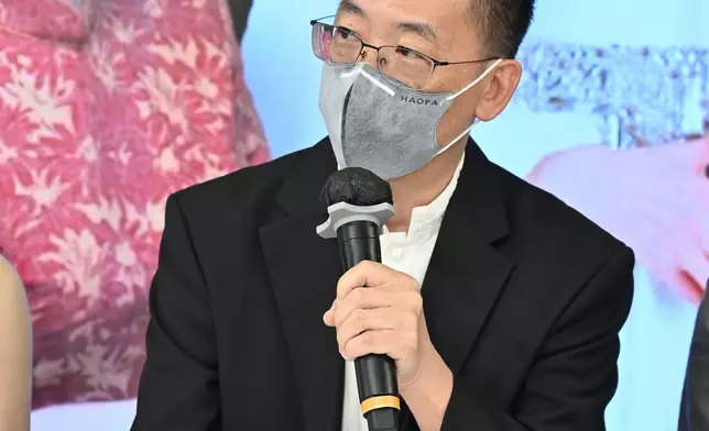 康樂及文化事務署音樂事務處總音樂主任徐英輝