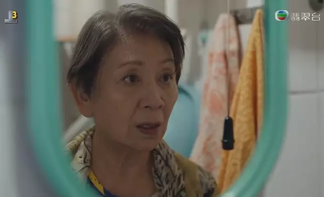 毓霞洗完個臉之後就化身成雀后。