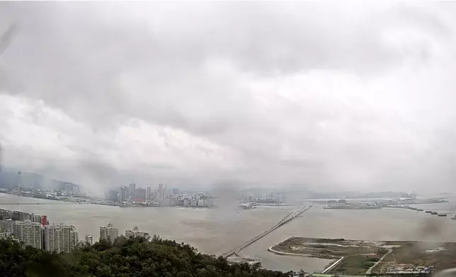 澳門今日稍後時間驟雨開始增多，未來數日仍然多雲，驟雨較為頻密，天氣稍涼。氣象局圖片