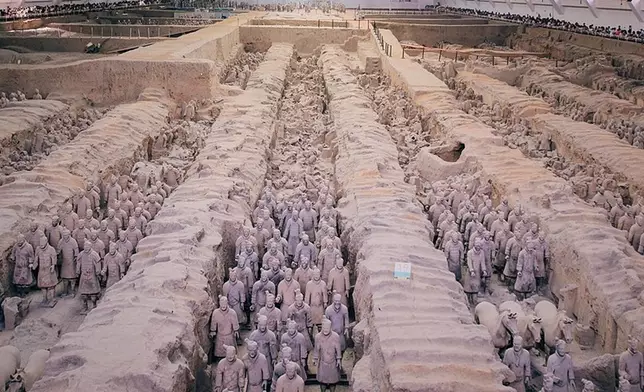 秦國龐大的人口資源，可以從兵馬俑重現秦國千軍萬馬的場景感受到。(網上圖片)