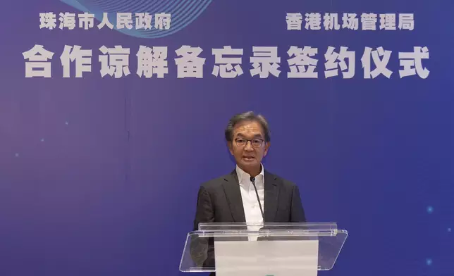 機管局主席蘇澤光在簽約儀式上致辭。