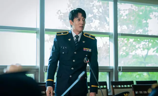 金來沅飾演熟識犯罪心理學及才華洋溢的警察陳浩介（由Disney＋提供圖片）