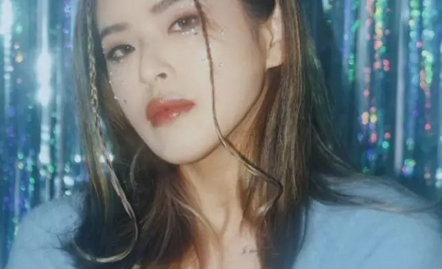 在社交平台經常發性感照。