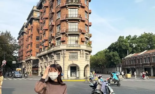 原來愛子與坤哥一起到上海玩。