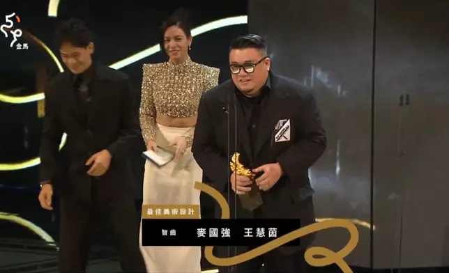 最佳美術設計：麥國強、王慧茵《智齒》