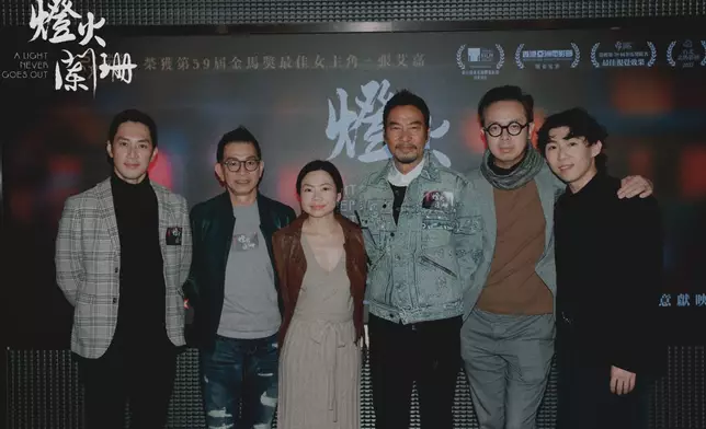 任達華聯同周漢寧、袁富華、麥秋成及唐浩然，一同現身有份主演的《燈火闌珊》優先場。