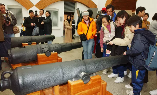 「炮」可以解作古代有發射燃燒能力的投石機，令人聯想到西方傳入的火炮，威力強大！(資料圖片)