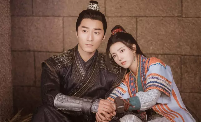 界諸嬰（金澤灝飾）、七海憐（程小蒙飾）