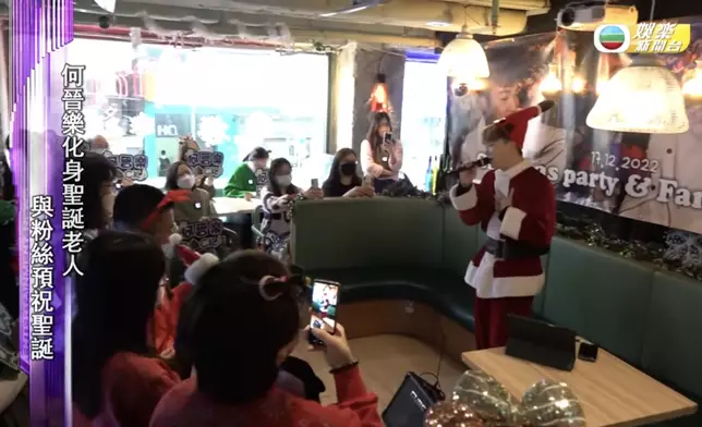 同粉絲預祝聖誕節。