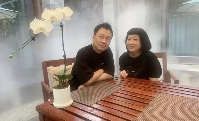 黎耀祥同太太十分恩愛。