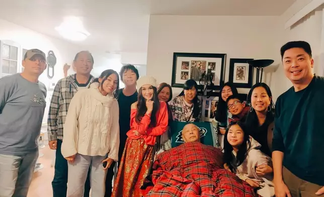 溫碧霞與老爺過聖誕。