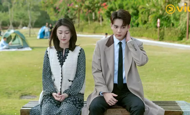 葉時藍（梁潔飾）、陸昭西（曾舜晞飾）