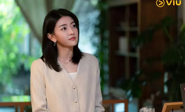 葉時藍（梁潔飾）