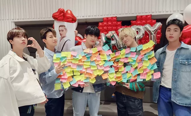 iKON 六子宣布不續約（iKON官方圖片）