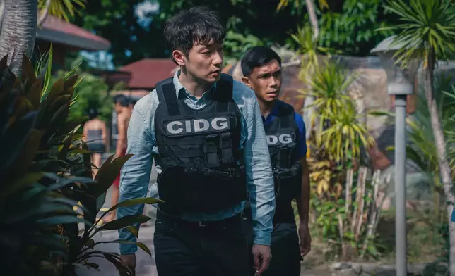 孫錫久飾演被派遣到菲律賓追蹤車武湜的韓國警察吳承勳（Disney+提供圖片）