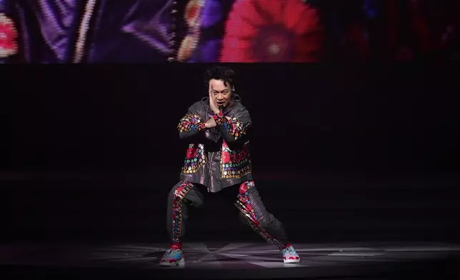 重現超人經典手勢！