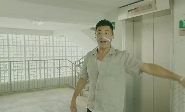 之後阿Ben在製作組陪同下前往象山邨，啱啱到埗嗰陣，Ben見到條邨嘅轉變，即刻開心到好似大細路咁。