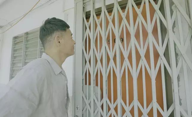 阿Ben重返昔日909單位時百感交集。