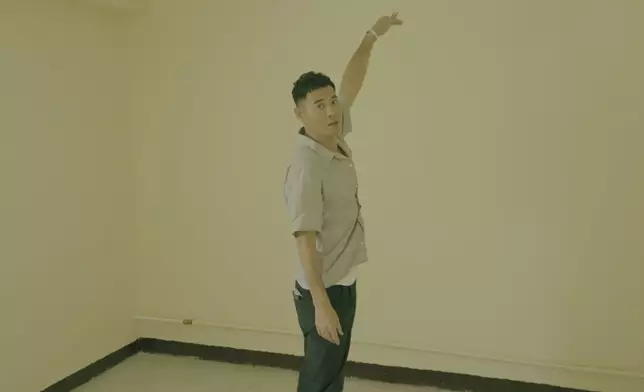 佢話當時房入面除咗有standard嘅雙層碌架床，仲有一張三層碌架床。