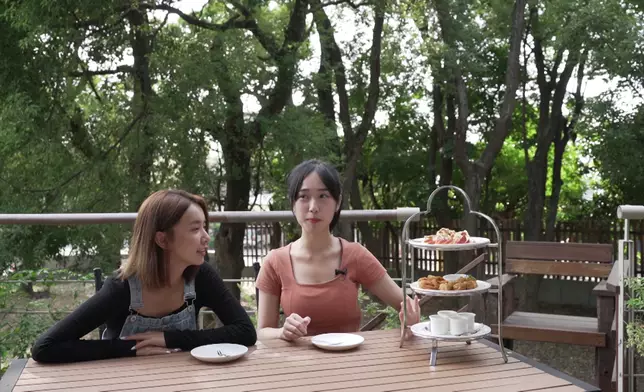 營區為二人提供三層高的迎賓下午茶。