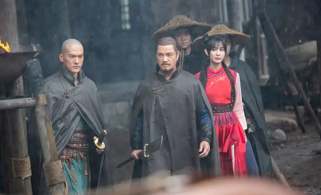 1985年首播劇集《雪山飛狐》中，飾演胡斐的呂良偉今次扮演馬行空。