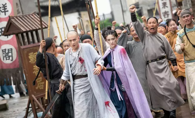 胡斐先後與袁紫衣及程靈素發展感情線。