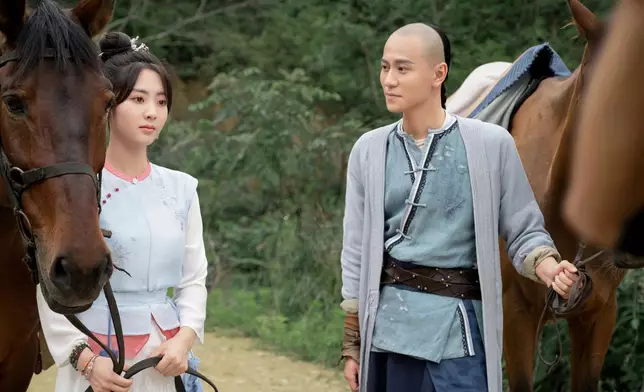 胡斐先後與袁紫衣及程靈素發展感情線。