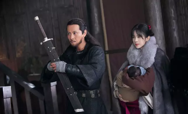 秦俊杰大爆胡斐父親「胡一刀」一角原定由導演連奕名親身演繹。