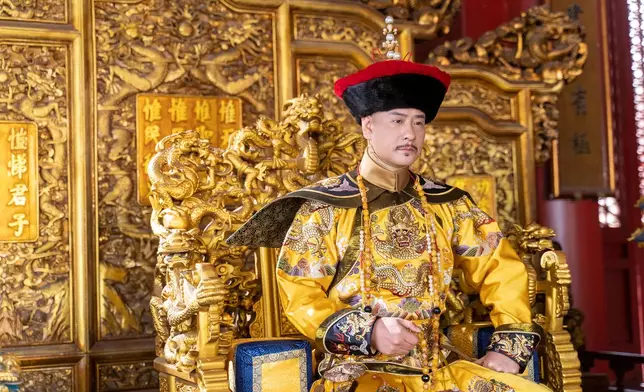 最後導演連奕名都有客串乾隆帝一角。